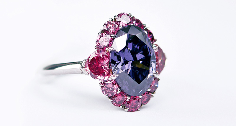 A “hero” from last year’s tender resurfaced at Wednesday’s event. L.J. West Diamonds purchased the amazing 2.83-carat Argyle Violet and set it in a ring surrounded by 10 round vivid and two heart-shaped Argyle pinks. A “hero” from last year’s tender resurfaced at Wednesday’s event. L.J. West Diamonds purchased the amazing 2.83-carat Argyle Violet and set it in a ring surrounded by 10 round vivid and two heart-shaped Argyle pinks.