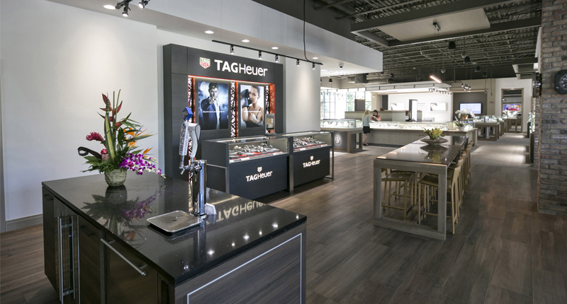 Here is a view of Bere’ Jewelers’ bar with beers on tap at its new flagship store. To the right is the “community table,” where customers can charge their phones, or even fill out credit applications on the store’s iPads. Here is a view of Bere’ Jewelers’ bar with beers on tap at its new flagship store. To the right is the “community table,” where customers can charge their phones, or even fill out credit applications on the store’s iPads.