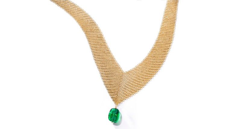 “Mesh” bib small necklace in 18-karat yellow gold with a tumbled emerald bead weighing more than 16 carats “Mesh” bib small necklace in 18-karat yellow gold with a tumbled emerald bead weighing more than 16 carats
