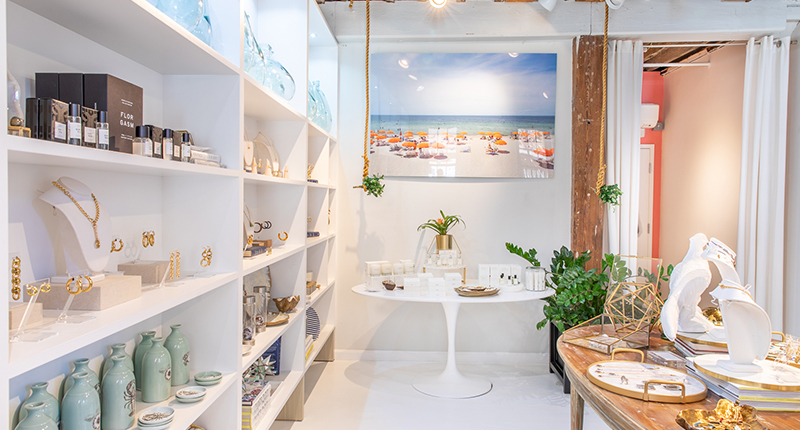 Sisters Megan and Moria Flynn strive to give their jewelry store, M. Flynn, that “welcome home” vibe. Sisters Megan and Moria Flynn strive to give their jewelry store, M. Flynn, that “welcome home” vibe.