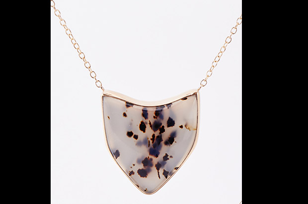 Jamie Joseph’s 14-karat gold dendritic agate jaguar head pendant ($1,035)  <br />
<a target="_blank" href="http://www.jamiejoseph.com/"><span style="color: #ff0000;">jamiejoseph.com</span></a> Jamie Joseph’s 14-karat gold dendritic agate jaguar head pendant ($1,035)  <br />
<a target="_blank" href="http://www.jamiejoseph.com/"><span style="color: #ff0000;">jamiejoseph.com</span></a>