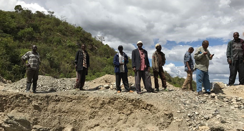 Workers at an iolite mine in Tanzania (Photo credit: Roger Dery Gem Design) Workers at an iolite mine in Tanzania (Photo credit: Roger Dery Gem Design)