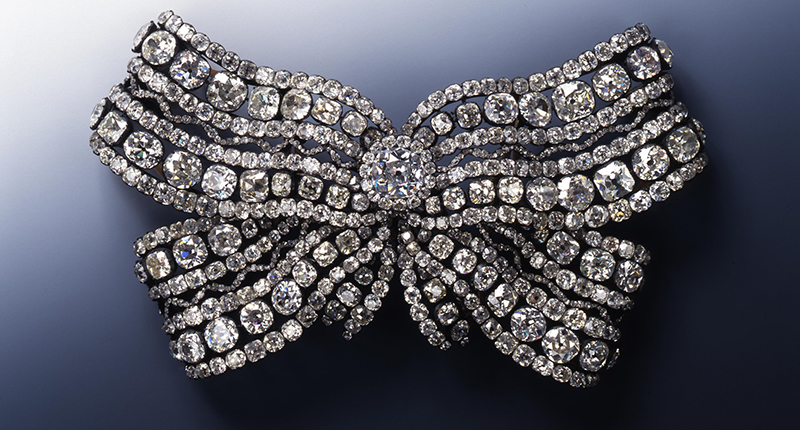 Jewel from the bustle of Queen Amalie Auguste (Photo credit: © Grünes Gewölbe, Staatliche Kunstsammlungen Dresden; Photo: Jürgen Karpinski) Jewel from the bustle of Queen Amalie Auguste (Photo credit: © Grünes Gewölbe, Staatliche Kunstsammlungen Dresden; Photo: Jürgen Karpinski)