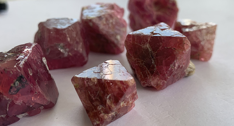 Pink/red spinel from northern Tanzania (Photo credit: Roger Dery Gem Design) Pink/red spinel from northern Tanzania (Photo credit: Roger Dery Gem Design)