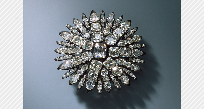 A sun-shaped hair pin set with 127 diamonds (Photo credit:© Grünes Gewölbe, Staatliche Kunstsammlungen Dresden; Photo: Jürgen Karpinski) A sun-shaped hair pin set with 127 diamonds (Photo credit:© Grünes Gewölbe, Staatliche Kunstsammlungen Dresden; Photo: Jürgen Karpinski)