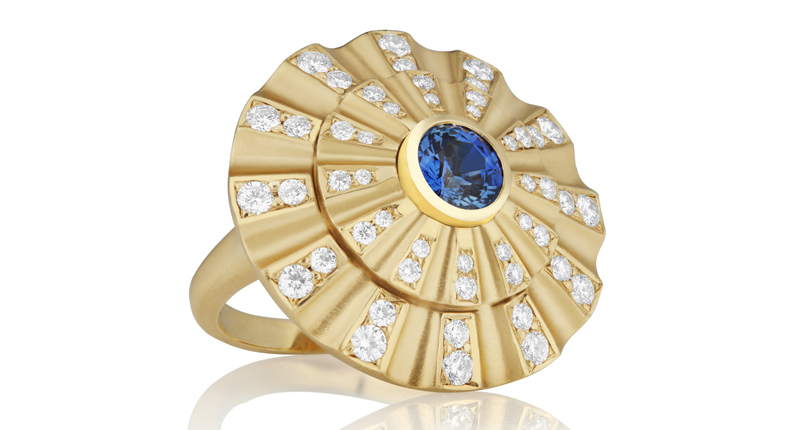 Carelle’s Soleil 1.12-carat blue sapphire ring in 18-karat yellow gold with diamonds