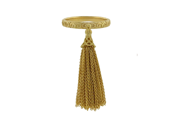 This 18-karat gold fringe ring is by Cynthia Bach ($2,600).<br />
<a href="http://www.cynthiabach.com/" target="_blank"><span style="color: rgb(245, 255, 250);">cynthiabach.com</span></a>