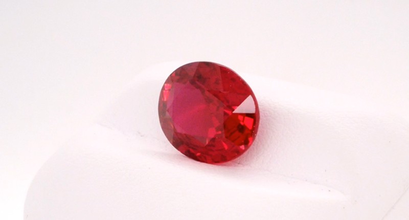 <strong>Best of Single Entry, Cutting Edge.</strong> Afshin and David Hackman of Intercolor USA’s 7.04-carat oval ruby <strong>Best of Single Entry, Cutting Edge.</strong> Afshin and David Hackman of Intercolor USA’s 7.04-carat oval ruby