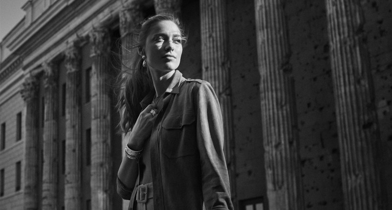 The campaign was shot in Rome, where Borromeo lived over a decade ago. Here she wears jewels from the “Macri Classica” range. The campaign was shot in Rome, where Borromeo lived over a decade ago. Here she wears jewels from the “Macri Classica” range.