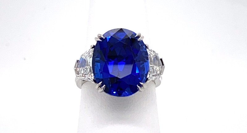 <strong>Classical.</strong> Joseph Ambalu of Amba Gem Corp.’s platinum ring featuring a 14.28-carat oval blue Sri Lankan sapphire accented with diamonds <strong>Classical.</strong> Joseph Ambalu of Amba Gem Corp.’s platinum ring featuring a 14.28-carat oval blue Sri Lankan sapphire accented with diamonds