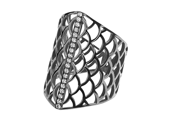 Melissa Kaye’s 18-karat black gold and diamond “Zoe Quinn” ring makes a great gladiator choice ($3,190).<br />
<a target="_blank" href="http://www.melissakayejewelry.com/"><span style="color: #ff0000;">melissakayejewelry.com</span></a> Melissa Kaye’s 18-karat black gold and diamond “Zoe Quinn” ring makes a great gladiator choice ($3,190).<br />
<a target="_blank" href="http://www.melissakayejewelry.com/"><span style="color: #ff0000;">melissakayejewelry.com</span></a>