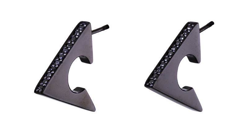 <strong>Huggies:</strong> <a href="https://www.lynnban.com/" target="_blank">Lynn Ban</a>’s rhodium-plated sterling silver triangle hoops with black diamonds ($450)