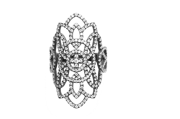 Diane Kordas’ 18-karat black gold and white diamond “Arabesque” ring ($10,200)<br />
<a href="http://www.dianekordasjewellery.com/" target="_blank"><span style="color: rgb(255, 0, 0);">dianekordasjewellery.com</span></a>