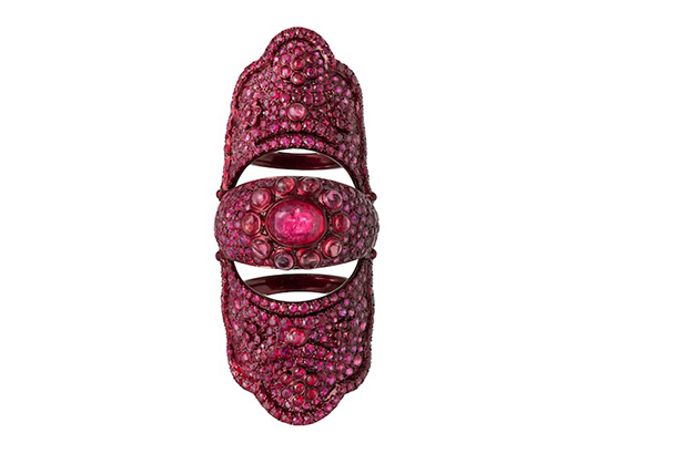 Lydia Courteille’s “Scarlet Empress” ring in red rhodium gold with rubies and spinels (price upon request)<br />
<a href="http://www.lydiacourteille.com/" target="_blank"><span style="color: rgb(255, 0, 0);">lydiacourteille.com</span></a>