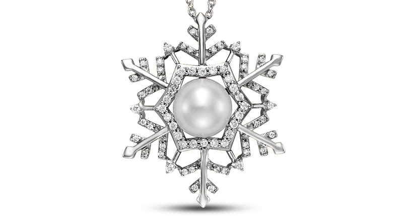 <p><a href="http://www.mastoloni.com" target="_blank" rel="noopener">Mastoloni </a>“Sorrento Collection” diamond snowflake pendant featuring a white cultured freshwater pearl with brilliant white diamonds set in 18-karat white gold ($1,640) </p> <p><a href="http://www.mastoloni.com" target="_blank" rel="noopener">Mastoloni </a>“Sorrento Collection” diamond snowflake pendant featuring a white cultured freshwater pearl with brilliant white diamonds set in 18-karat white gold ($1,640) </p>