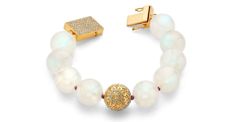 <p><a href="http://www.buddhamama.com" target="_blank" rel="noopener">Buddha Mama</a> 20-karat gold moonstone bracelet with diamond pavé (price available upon request) </p>