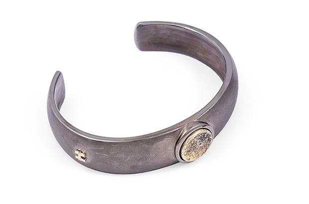Brand: Hellmuth<br />
Headquarters: Pforzheim, Germany<br />
Designer: Gert Hellmuth<br />
Founded: 1983 Brand: Hellmuth<br />
Headquarters: Pforzheim, Germany<br />
Designer: Gert Hellmuth<br />
Founded: 1983