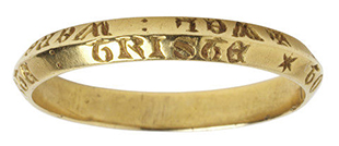 Part of the collection of the Victoria&Albert Museum in London, this circa 1300 gold posy ring is inscribed in Lombardic capitals, “Well for him who knows whom he can trust.” (Photo credit: © Victoria and Albert Museum, London)