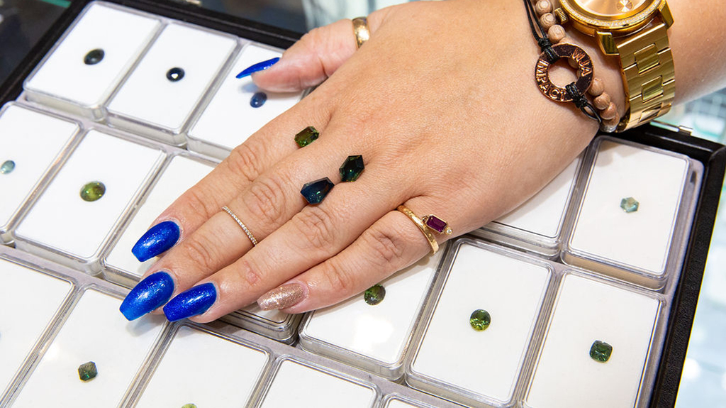 A selection of stones seen at the Choice Gems booth (Photo credit: HardRock Summit by PhotographyG.com) A selection of stones seen at the Choice Gems booth (Photo credit: HardRock Summit by PhotographyG.com)