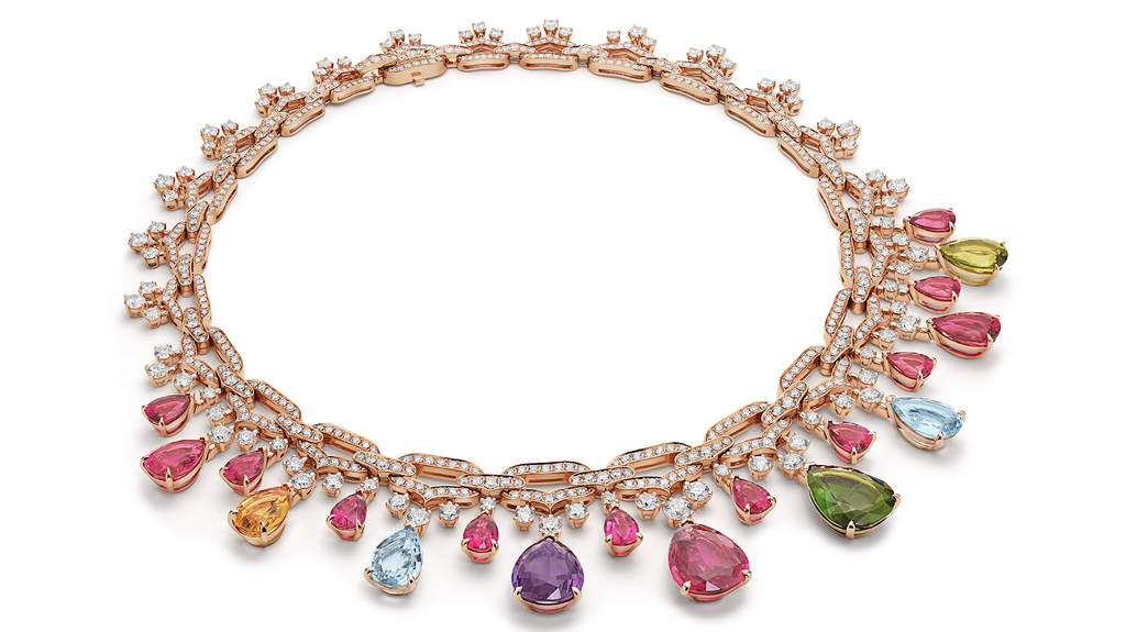 A full view of the Bulgari necklace Taylor Swift wore in the "Bejeweled" music video