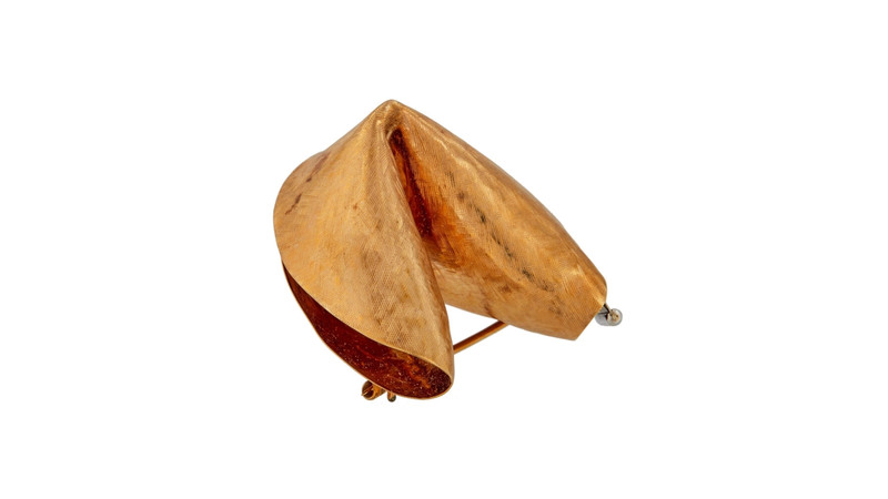 White’s vintage Ruser 14- and 18-karat gold fortune cookie brooch sold for $5,760. The cookie’s retractable 18-karat white gold fortune reads, “And he’ll be short, gray, and then some.”