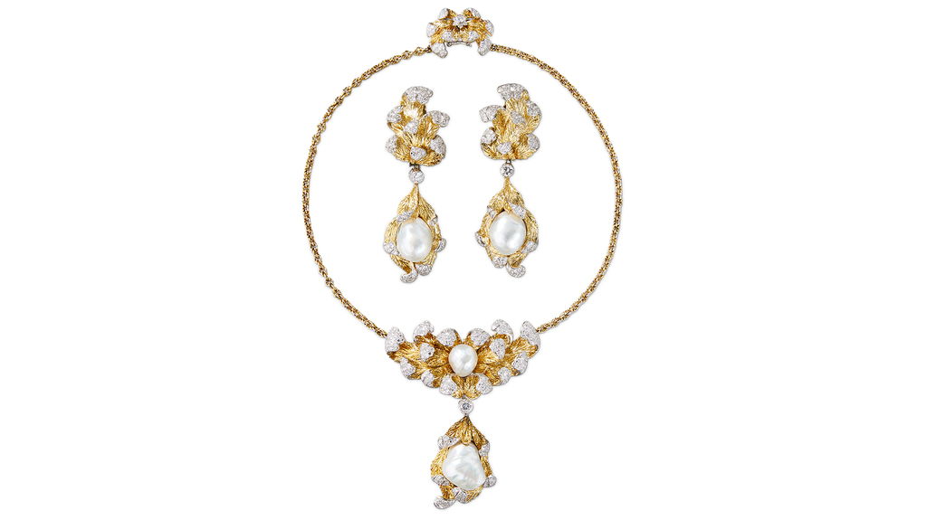 The “Purezza” parure, circa 1973-1974, is set with four “Mari del Sud” baroque pearls. The “Purezza” parure, circa 1973-1974, is set with four “Mari del Sud” baroque pearls.