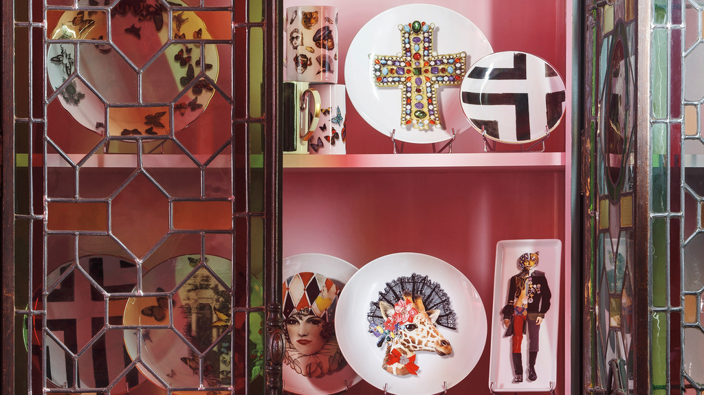 Porcelain company Vista Alegre, founded in 1824, employs master artisans to hand-paint many of its products. Porcelain company Vista Alegre, founded in 1824, employs master artisans to hand-paint many of its products.