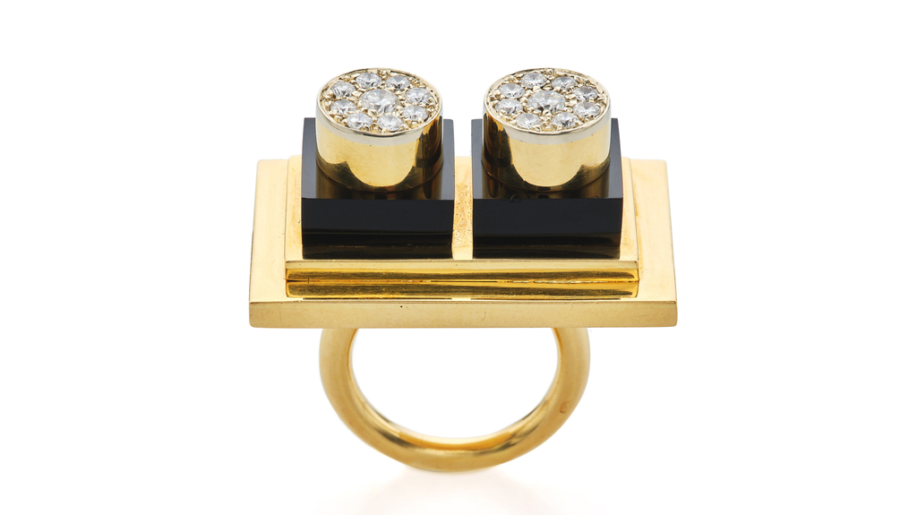 Ettore Sottsass “Double-Barreled Ring” in gold with diamond and onyx (Image courtesy of Sotheby’s) Ettore Sottsass “Double-Barreled Ring” in gold with diamond and onyx (Image courtesy of Sotheby’s)