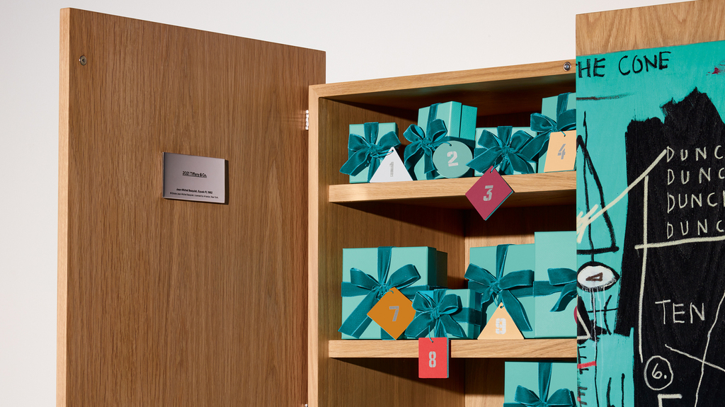 This Tiffany advent calendar contains 24 surprise gift boxes with tags inspired by Jean-Michel Basquiat's artistic style. This Tiffany advent calendar contains 24 surprise gift boxes with tags inspired by Jean-Michel Basquiat's artistic style.