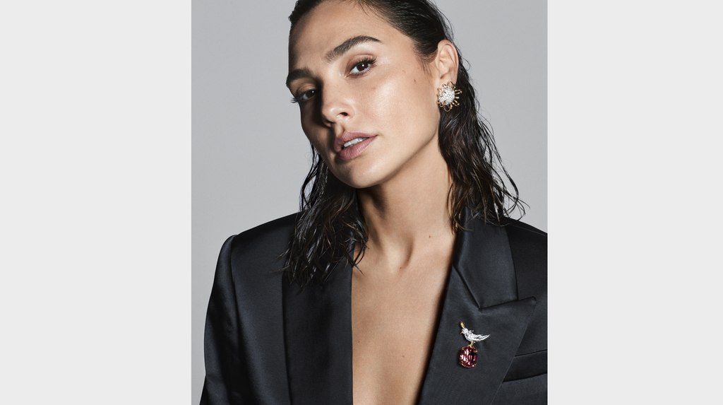 Gadot wearing Jean Schlumberger’s iconic “Bird on a Rock” brooch