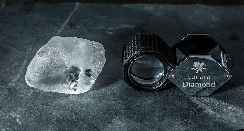 Lucara recovered this 341-carat gem-quality rough diamond from Karowe in late 2020. (Photo courtesy of Lucara Diamond Corp.) Lucara recovered this 341-carat gem-quality rough diamond from Karowe in late 2020. (Photo courtesy of Lucara Diamond Corp.)