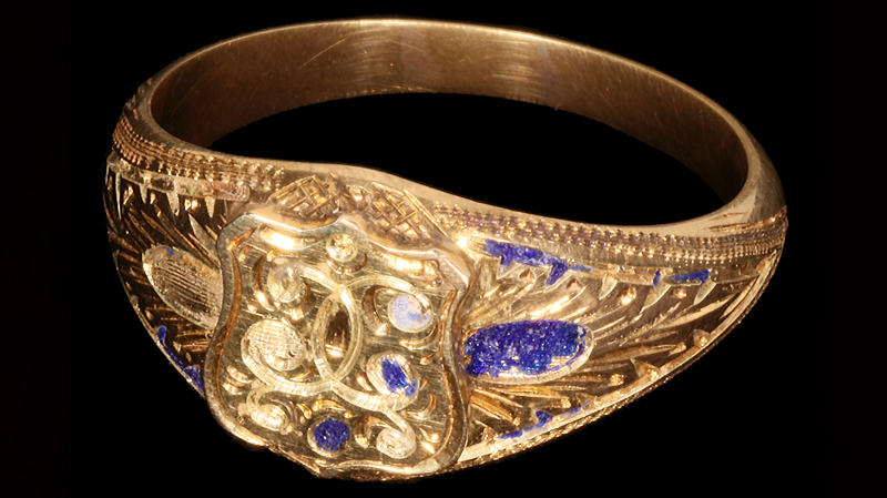 A size 7.75 gold ring with traces of blue and blue/white enamel in the engraving (Photo credit: Holabird Western Americana Collections)