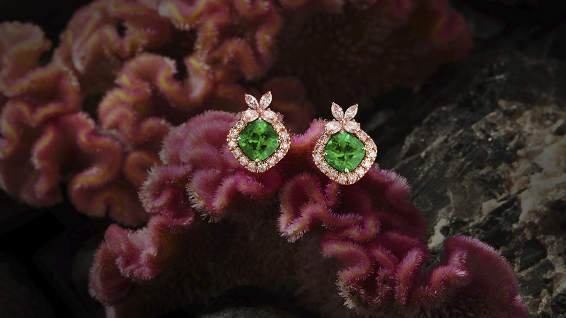 The simple and sweet “Azalea” earrings feature no-oil Muzo emeralds weighing 1.66 and 1.64 carats surrounded by 1.38 carats of intense pink diamonds in 18-karat rose gold.