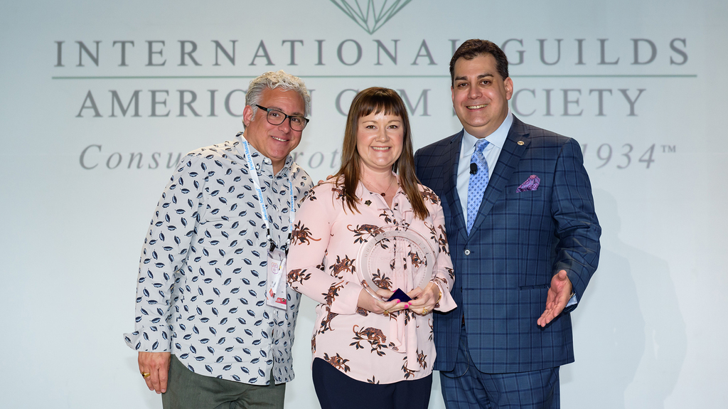Marc Altman (right) presented the Guild of the Year award to Kara Huddleston (center) alongside Marty Pearlmutter (left) with Lester Martin Jewelers. (Image courtesy of the American Gem Society)