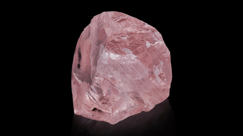 The 32.32-carat rough diamond that became the “Williamson Pink Star” diamond. Diacore purchased this stone from mining company Petra in December 2021 at what was the Williamson mine’s first tender following the initial COVID shutdowns.