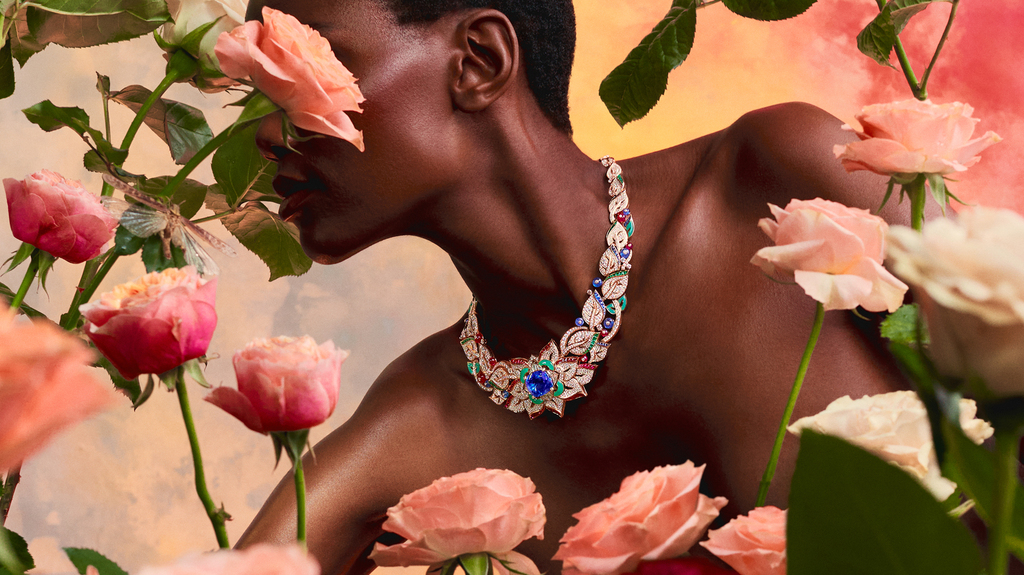 While several Bulgari high jewels combined diamonds with one colored gemstone, plenty mixed different gemstone varieties for a multicolor array, like this necklace in rose gold with sapphire, ruby, emerald, and diamonds. (© Cho Gi-Seok) While several Bulgari high jewels combined diamonds with one colored gemstone, plenty mixed different gemstone varieties for a multicolor array, like this necklace in rose gold with sapphire, ruby, emerald, and diamonds. (© Cho Gi-Seok)