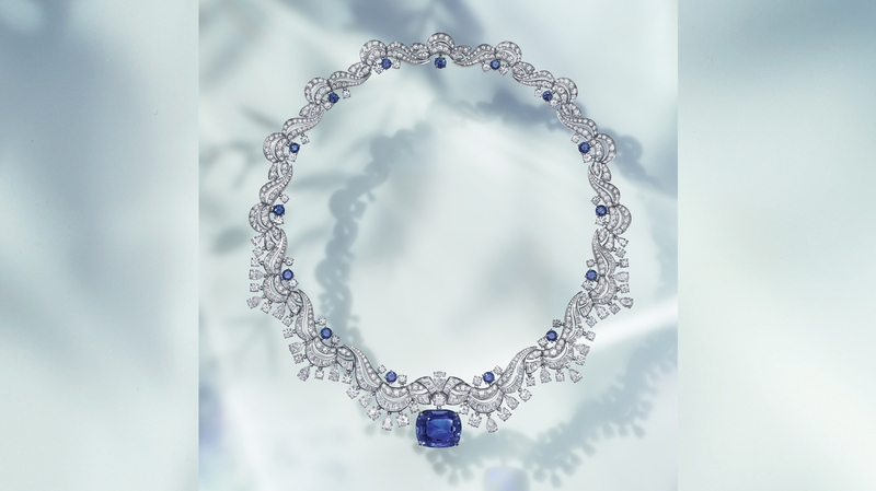 A necklace in platinum with an oval sapphire (10.07 carats), 32 round sapphires (8.33 carats), 18 round brilliant-cut diamonds, and pavé diamonds (14.93 carats)