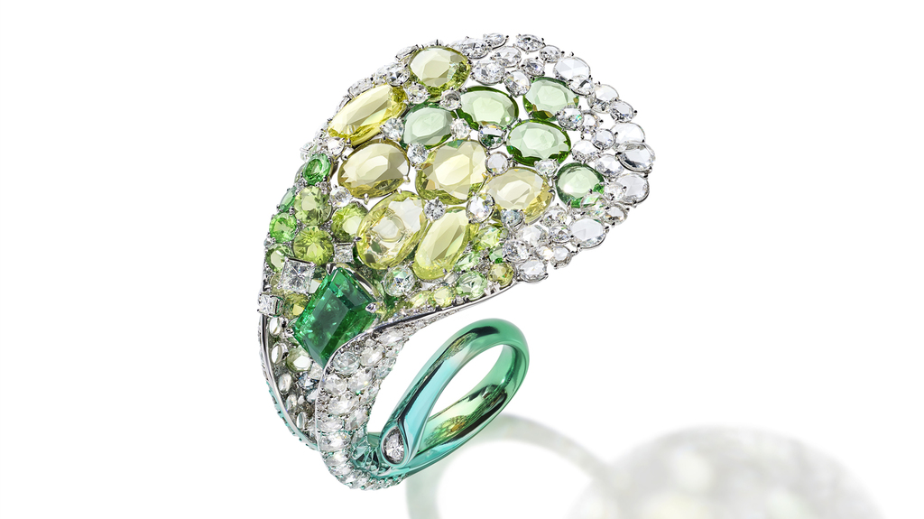 Feng J “Calla Lily Ring” featuring 2.97-carat Zambian emerald and signature double rose cuts in hand-painted gold (Price available upon request) Feng J “Calla Lily Ring” featuring 2.97-carat Zambian emerald and signature double rose cuts in hand-painted gold (Price available upon request)