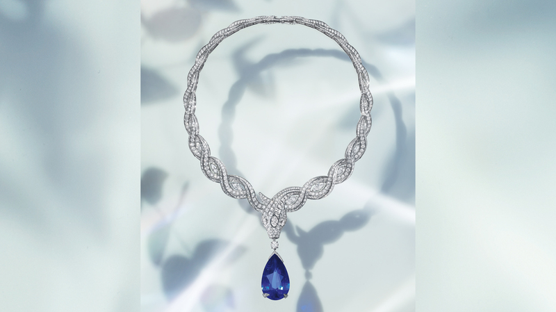 A Serpenti necklace in platinum with pear vivid blue cornflower-colored sapphire (61.31 carats), 26 marquise diamonds (8.38 carats), 131 fancy-shape diamonds (11.19 carats), one round brilliant-cut diamond, and pavé diamonds (0.71 carats)