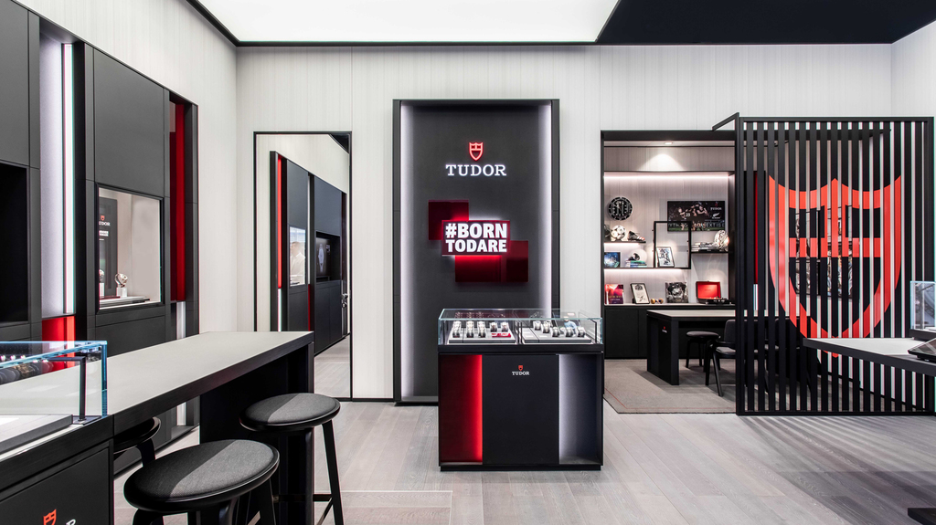 Tudor’s brand colors, along with its motto, #borntodare, decorate the new Los Angeles boutique’s interior design. Tudor’s brand colors, along with its motto, #borntodare, decorate the new Los Angeles boutique’s interior design.