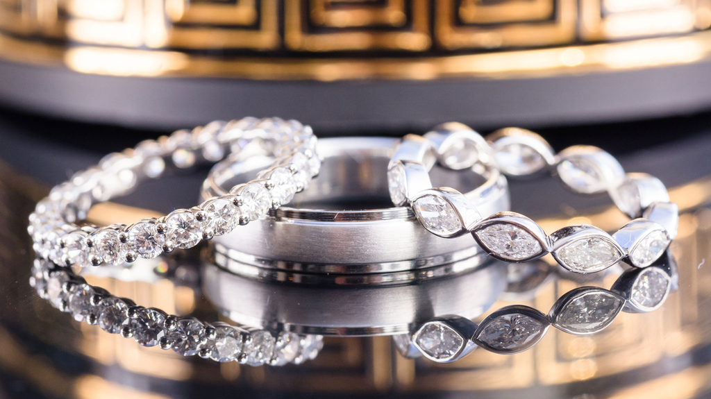 Spears’ diamond wedding bands pictured with Asghari’s platinum ring. Spears’ diamond wedding bands pictured with Asghari’s platinum ring.