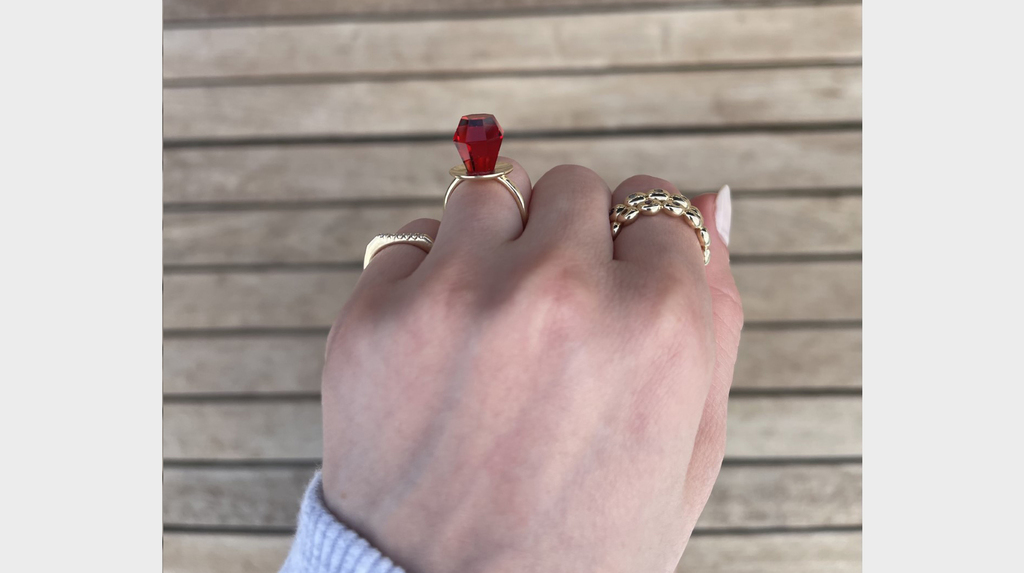 Here’s what the Gem Pop looks like when worn. Here’s what the Gem Pop looks like when worn.