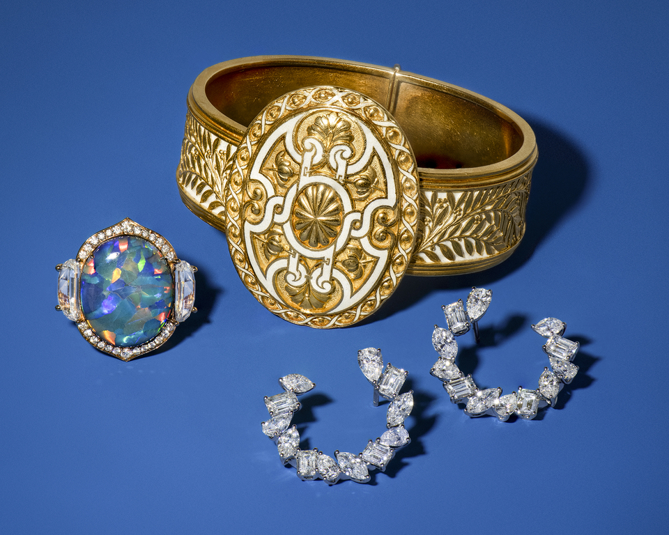 Windsor Jewelers, Inc.’s unparallelled buying power, experience and robust distribution afford us the ability to acquire a wide variety of merchandise, from small collections to entire estates. Windsor Jewelers, Inc.’s unparallelled buying power, experience and robust distribution afford us the ability to acquire a wide variety of merchandise, from small collections to entire estates.