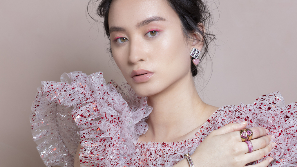 The “Puffy Heart” earrings combine heart-shaped pink opal cabochons with 1.7 carats of faceted spinel and 0.52 carats of diamonds set in 18-karat white gold. The “Puffy Heart” earrings combine heart-shaped pink opal cabochons with 1.7 carats of faceted spinel and 0.52 carats of diamonds set in 18-karat white gold.