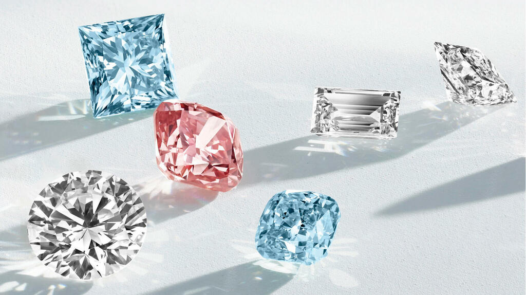 Lightbox, De Beers’ lab-grown diamond brand, recently added baguettes and cushion cuts to its selection of loose lab-grown diamonds, citing consumer desire for custom designs featuring fancy shapes. Lightbox, De Beers’ lab-grown diamond brand, recently added baguettes and cushion cuts to its selection of loose lab-grown diamonds, citing consumer desire for custom designs featuring fancy shapes.