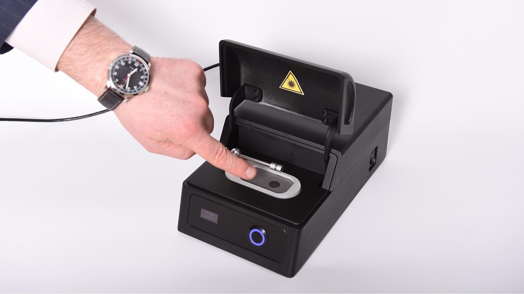 The Alrosa Diamond Inspector The Alrosa Diamond Inspector