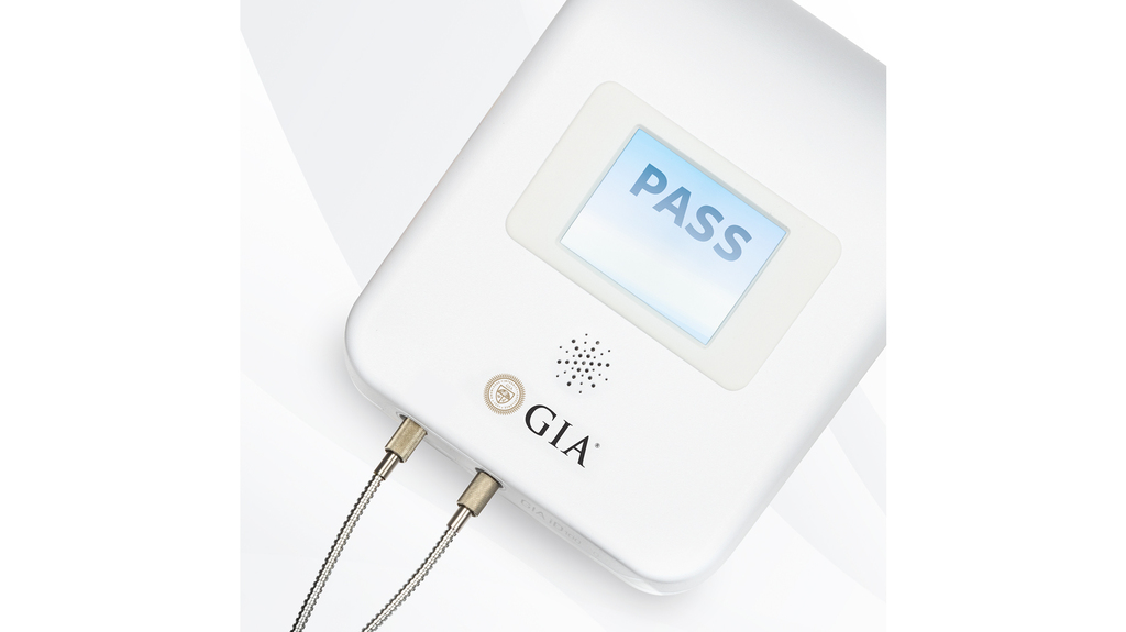 The GIA iD100 The GIA iD100