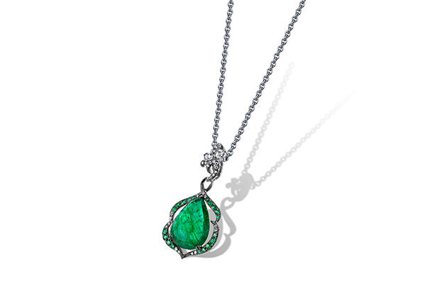 102914_Emerald_necklace-625.jpg
